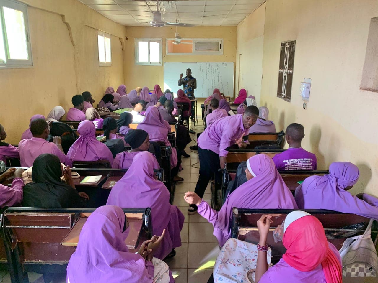 Full classroom view of students and teacher during an English programme session in Niamey
